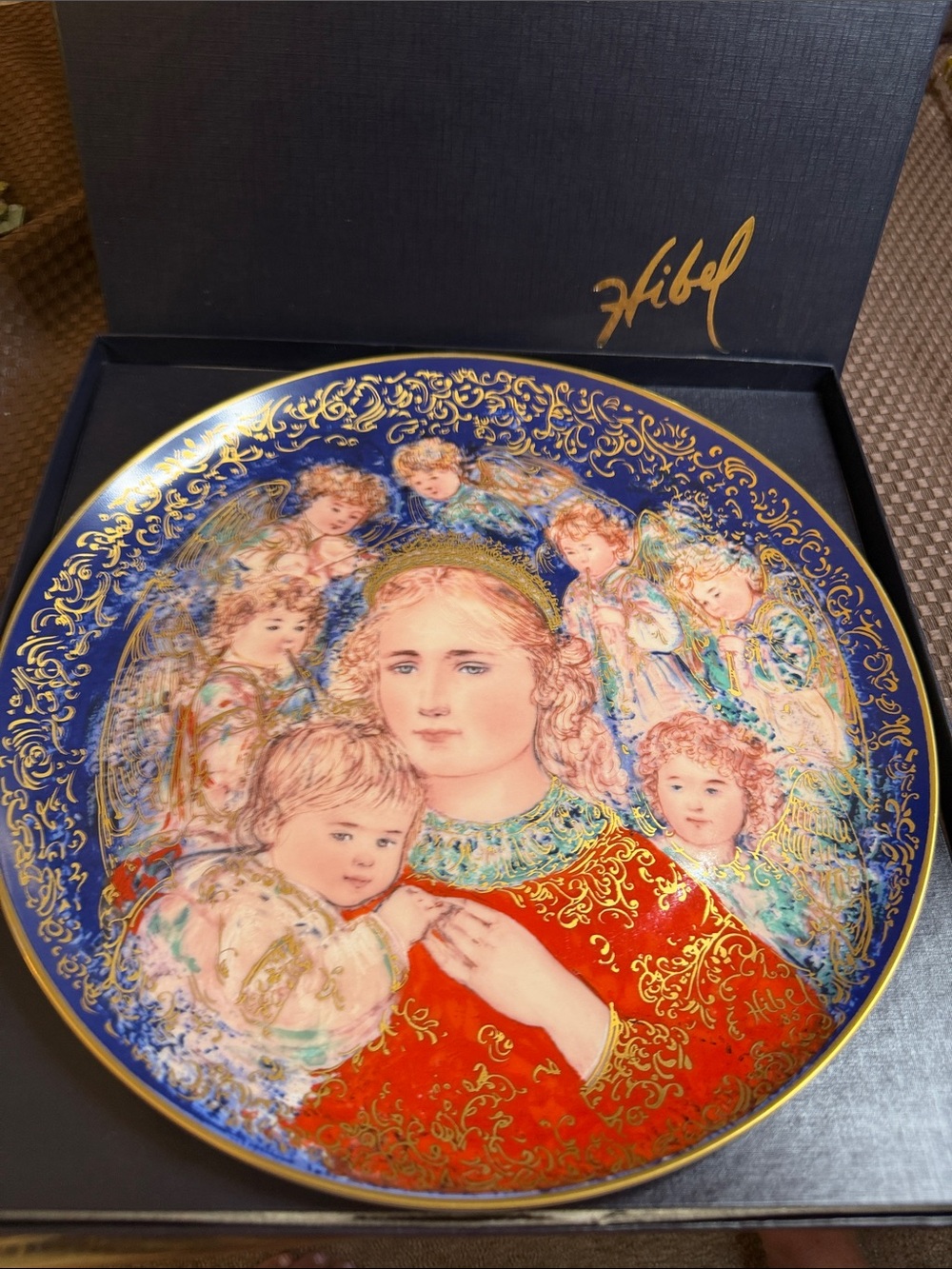Vintage 1985 Edna Hibel Christmas Plate “The Angels’ Message” Plate 880D